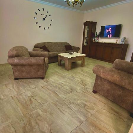 Family Home Батуми Екстериор снимка