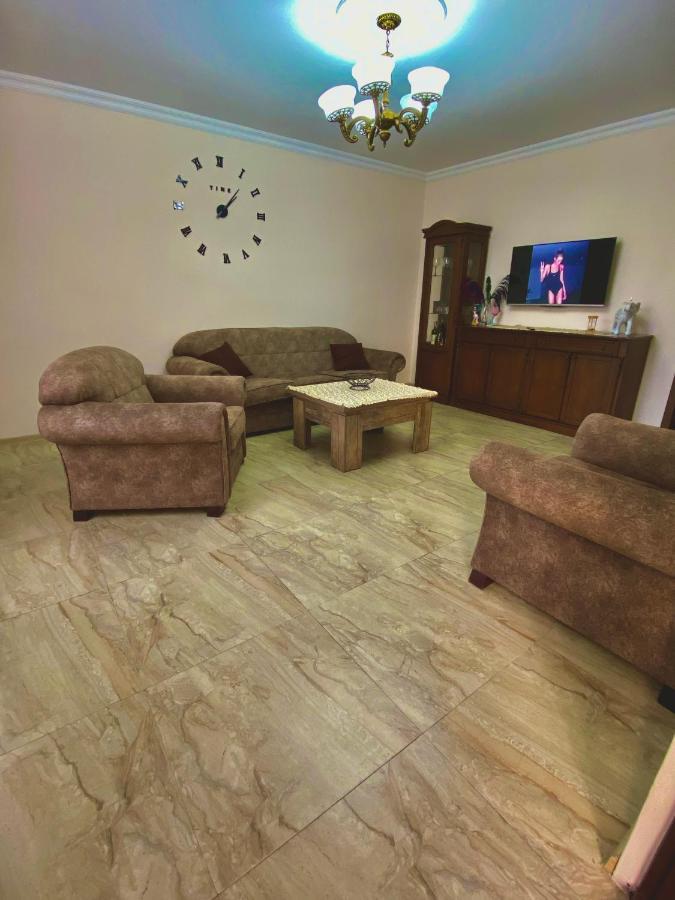 Family Home Батуми Екстериор снимка