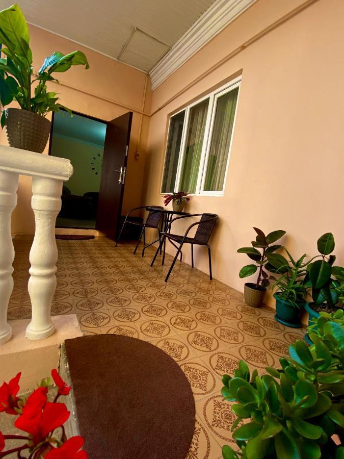 Family Home Батуми Екстериор снимка