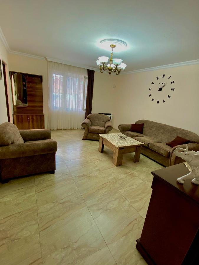 Family Home Батуми Екстериор снимка