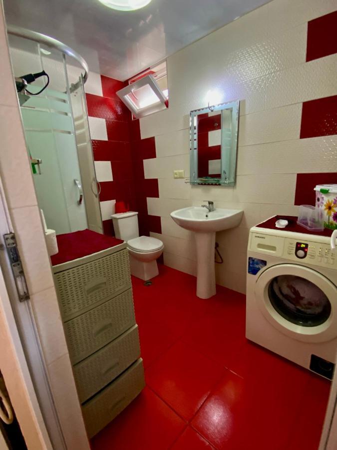 Family Home Батуми Екстериор снимка
