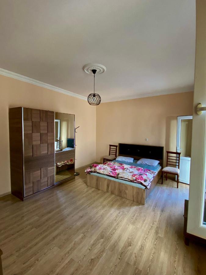 Family Home Батуми Екстериор снимка